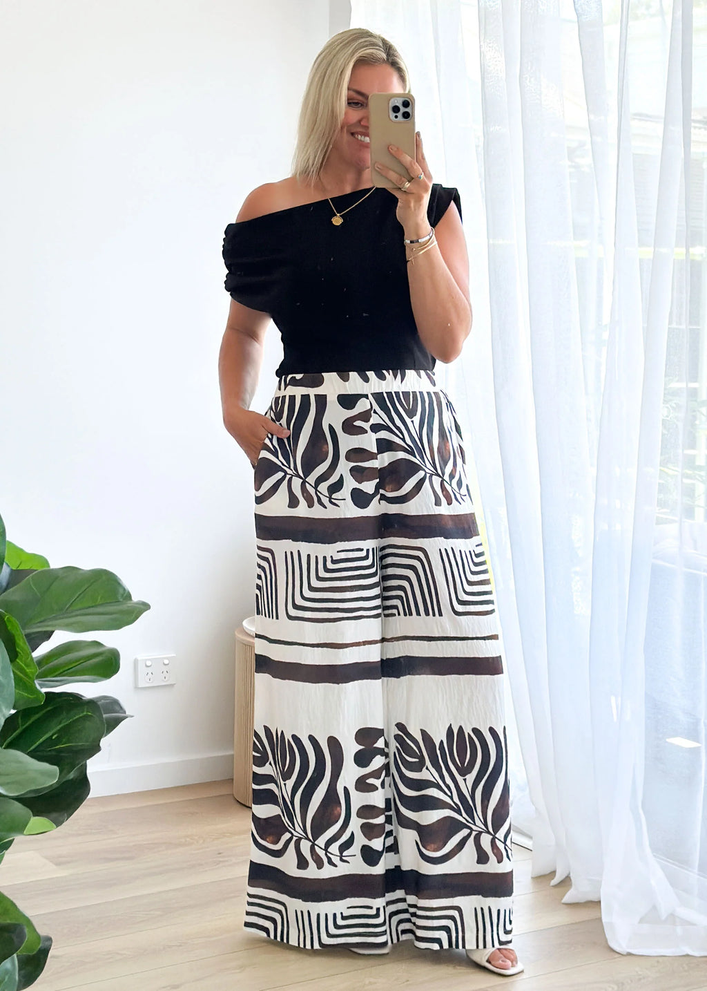 Bayse Off Shoulder Top - Black