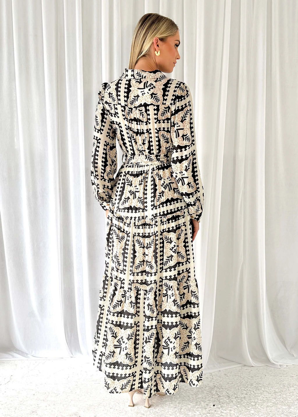 Jeltra Maxi Dress - Black Paisley