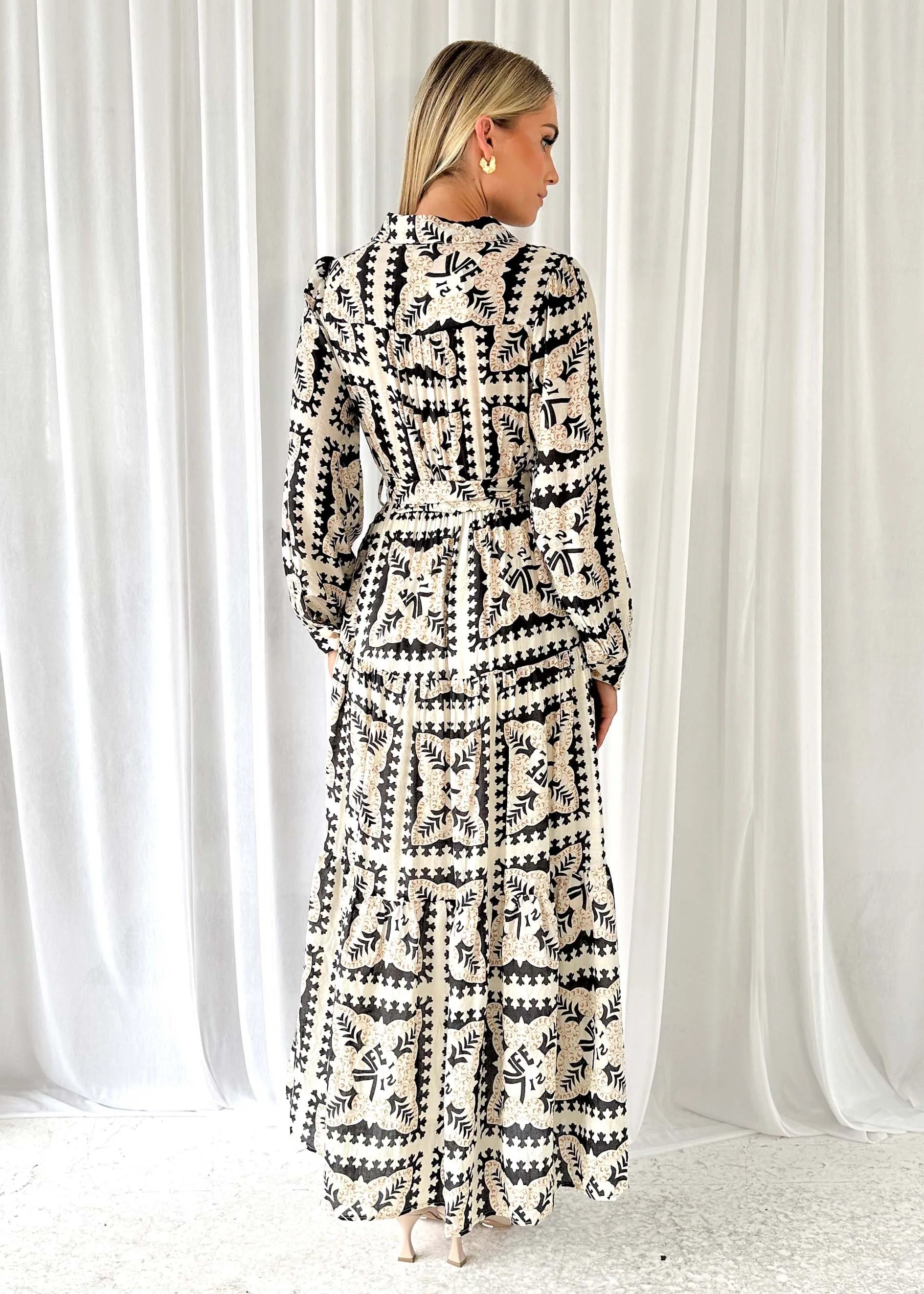 Jeltra Maxi Dress - Black Paisley