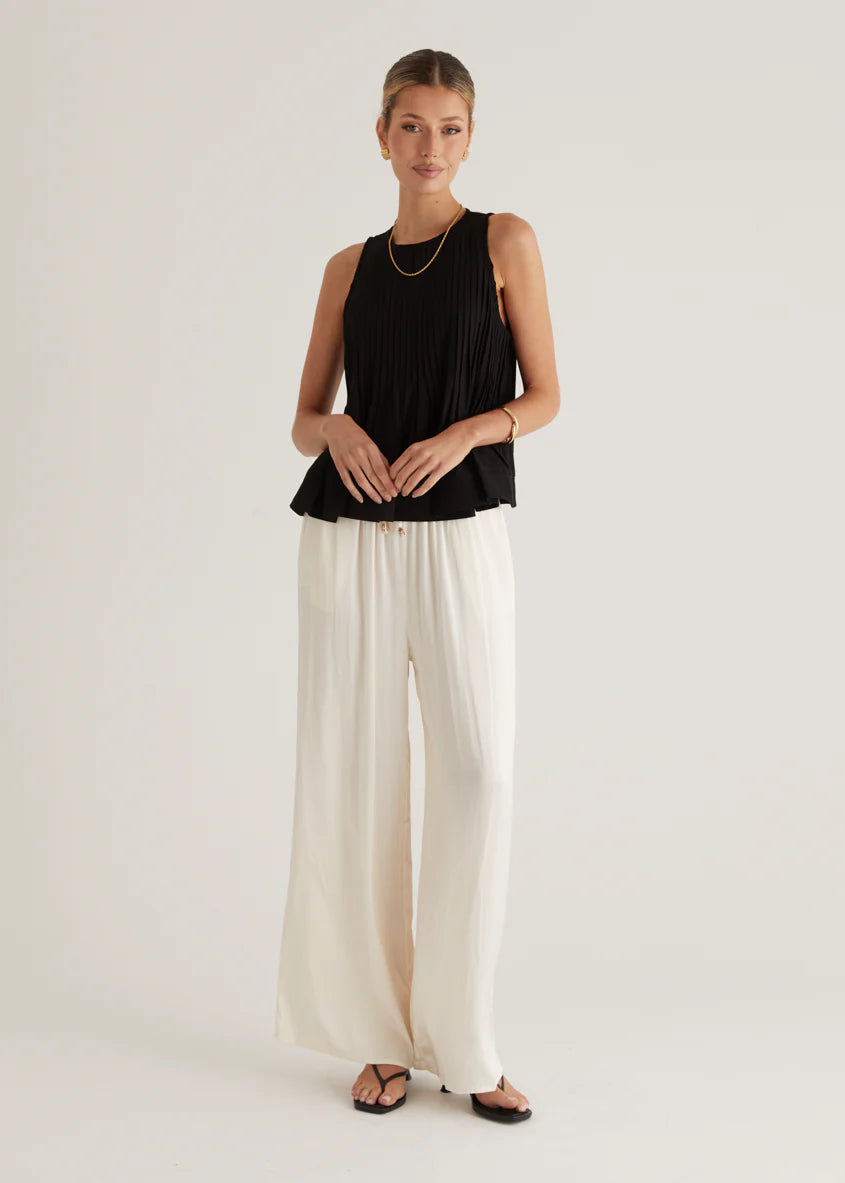 Norvina Pleated Top - Black