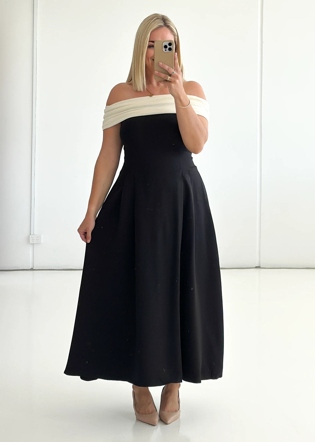 Alexiah Off Shoulder Maxi Dress - Black