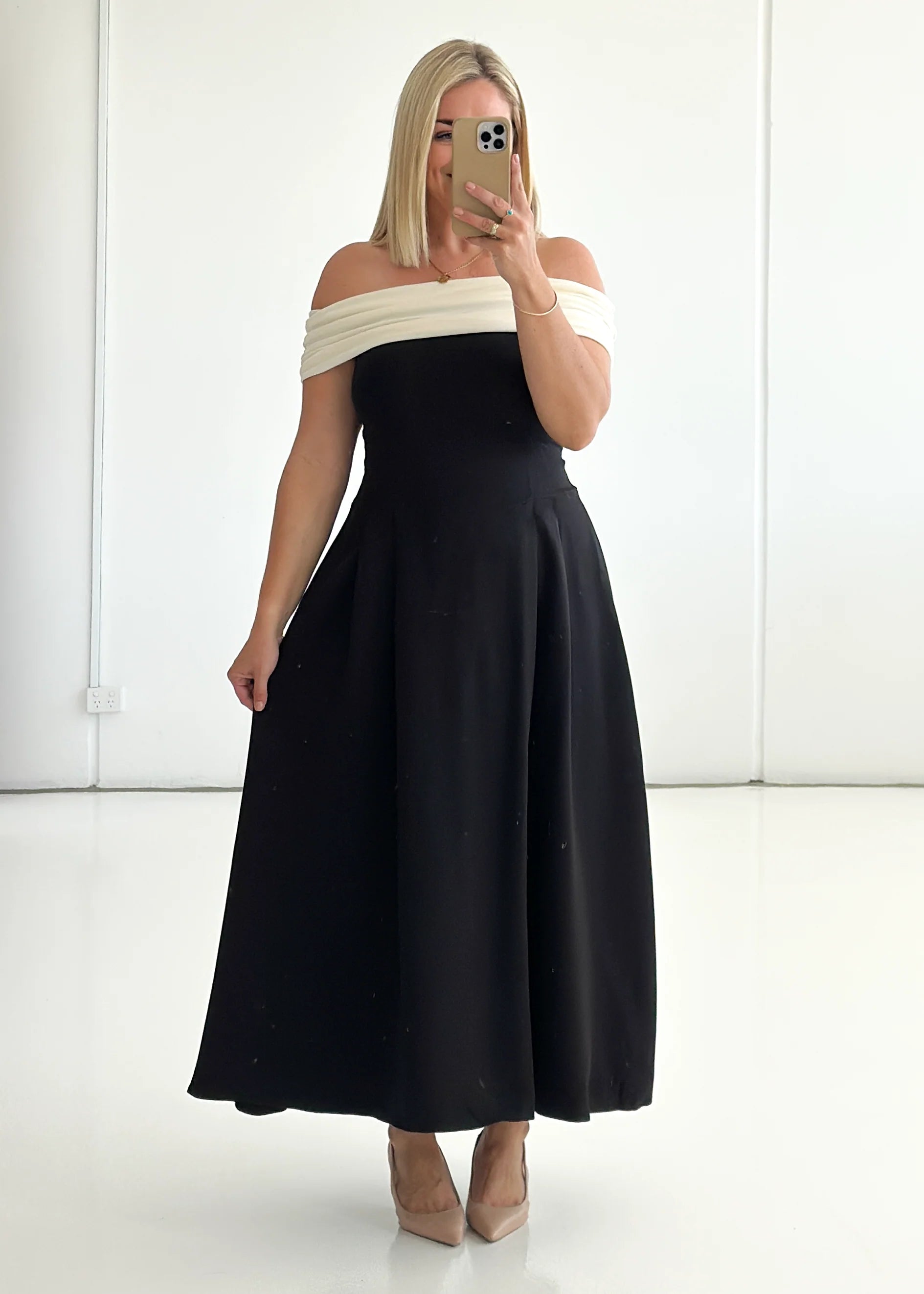 Alexiah Off Shoulder Maxi Dress - Black