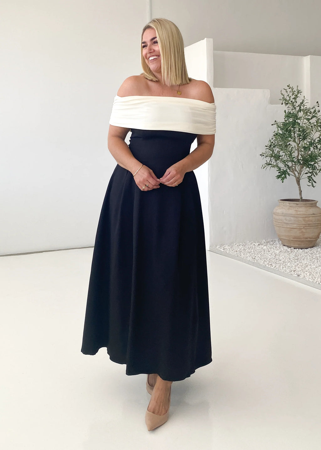 Alexiah Off Shoulder Maxi Dress - Black